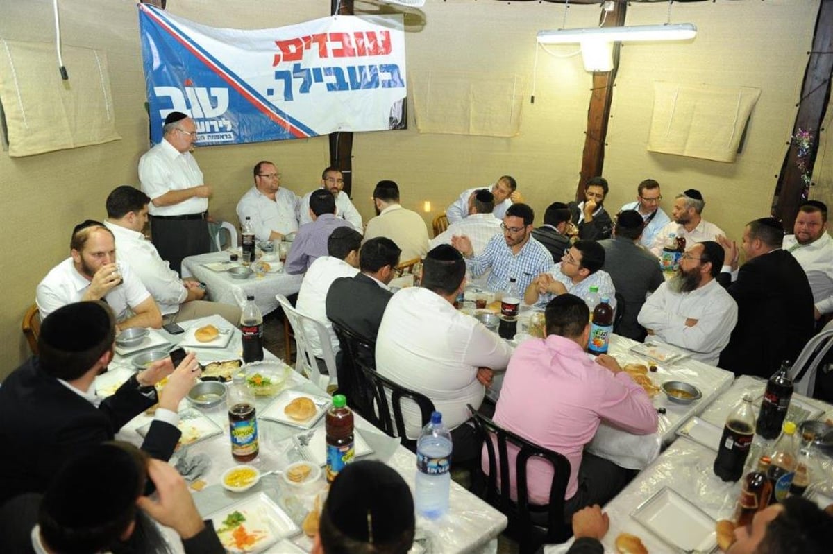 צפו: נציגי מפלגת 'טוב' התכנסו בסוכת היו"ר חנוך ורדיגר