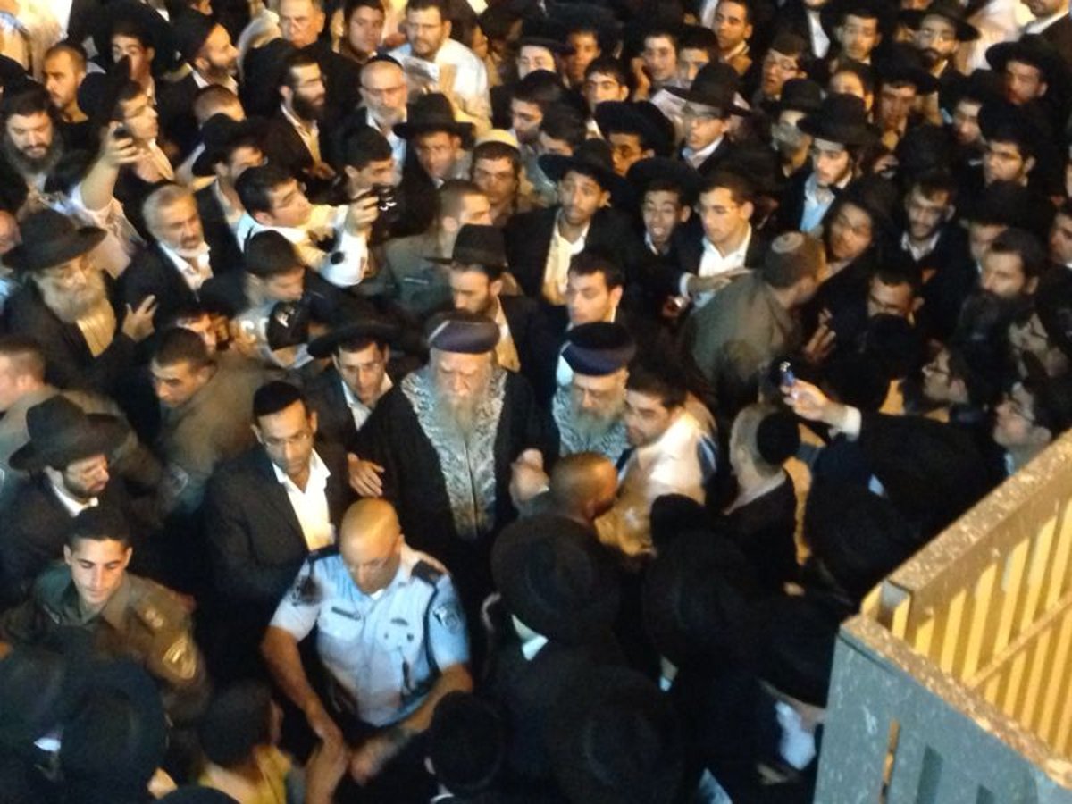 רבבות בעצרת ענק בכותל המערבי לרפואת הגרח"ע