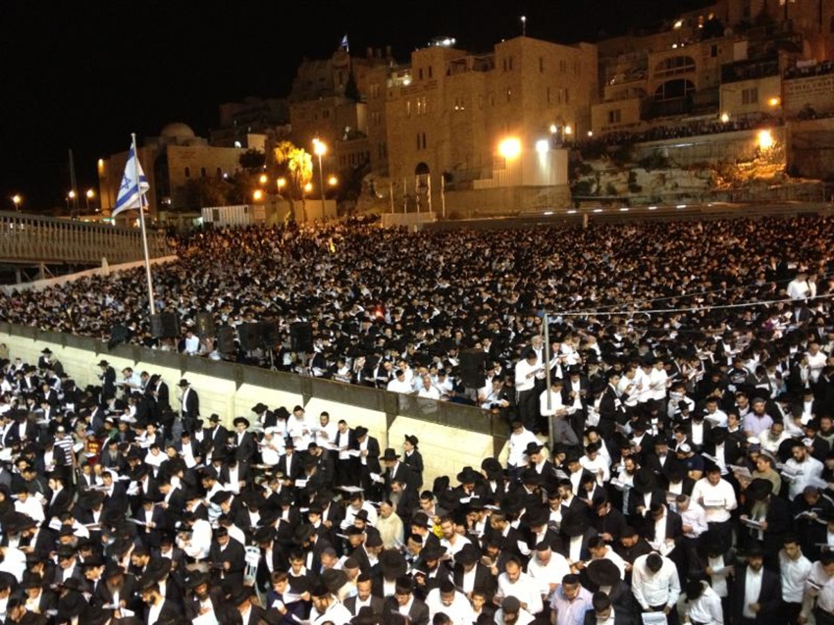 רבבות בעצרת ענק בכותל המערבי לרפואת הגרח"ע