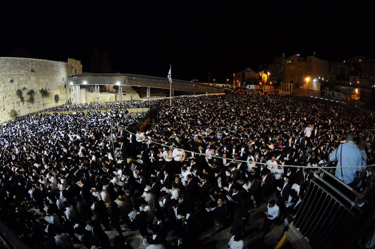 גלריה • רבבות זועקים לרפואת מרן