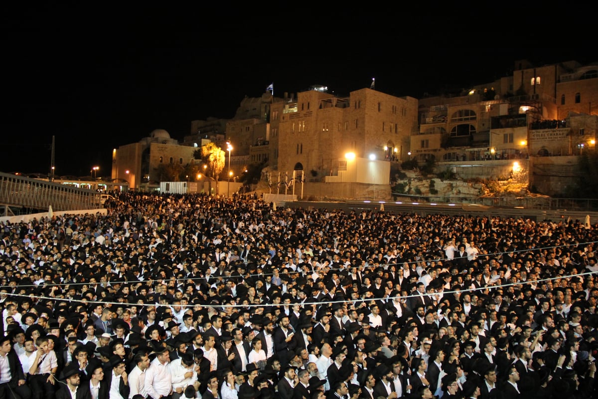 "קראתי בכל לב" • תיעוד מסכם מעצרת הענק לרפואת הרב עובדיה