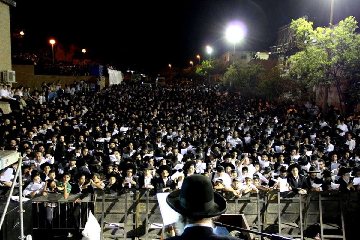 ביתר עילית: אלפים בעצרת ענק לרפואת הגרח"ע יוסף