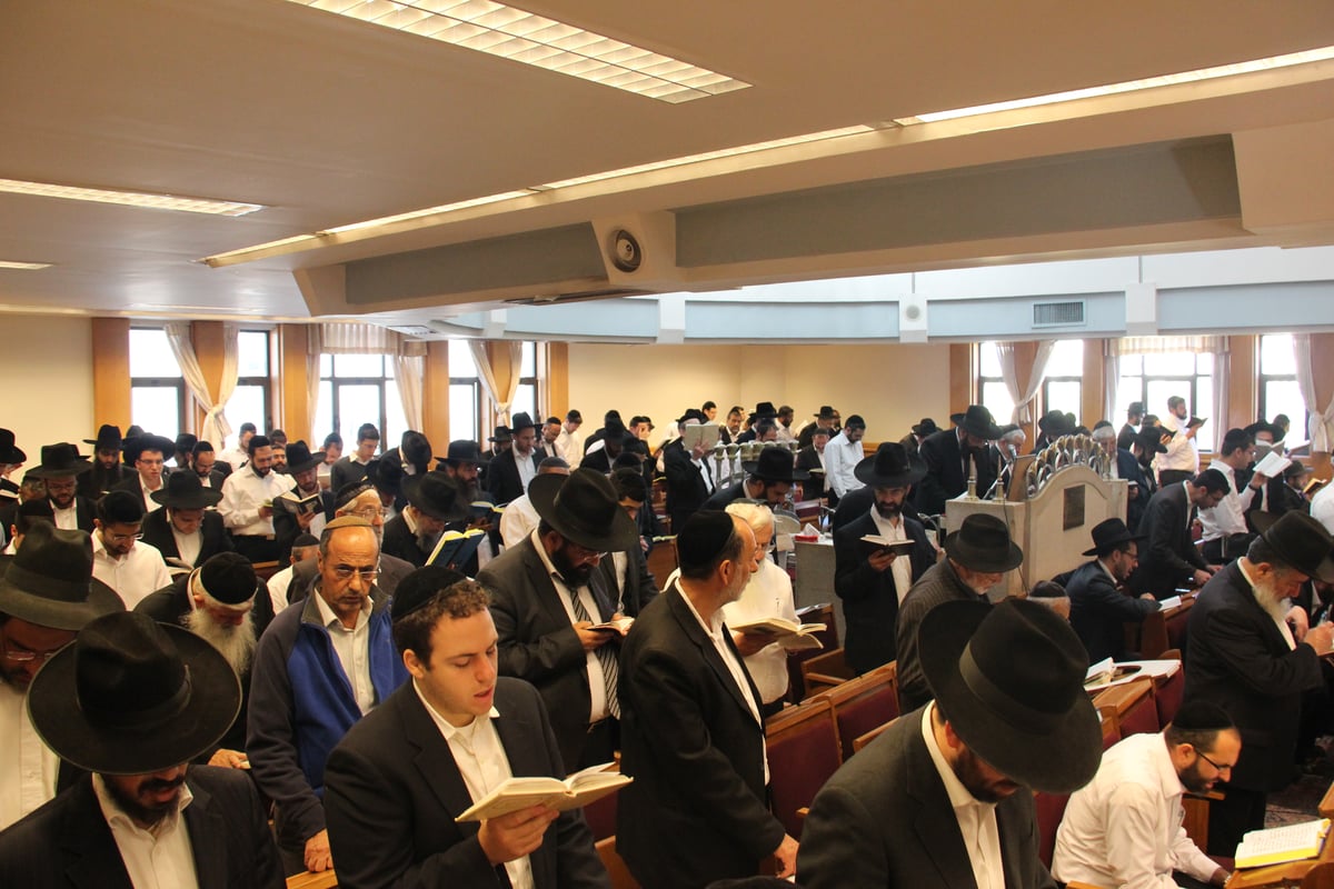 'יחווה דעת': תפילה לרפואת מרן הרב חיים עובדיה יוסף