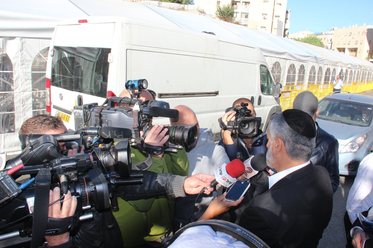 'שבעה' ברחוב הקבלן: בוקר ראשון בלי מרן הגר"ע יוסף זצוק"ל