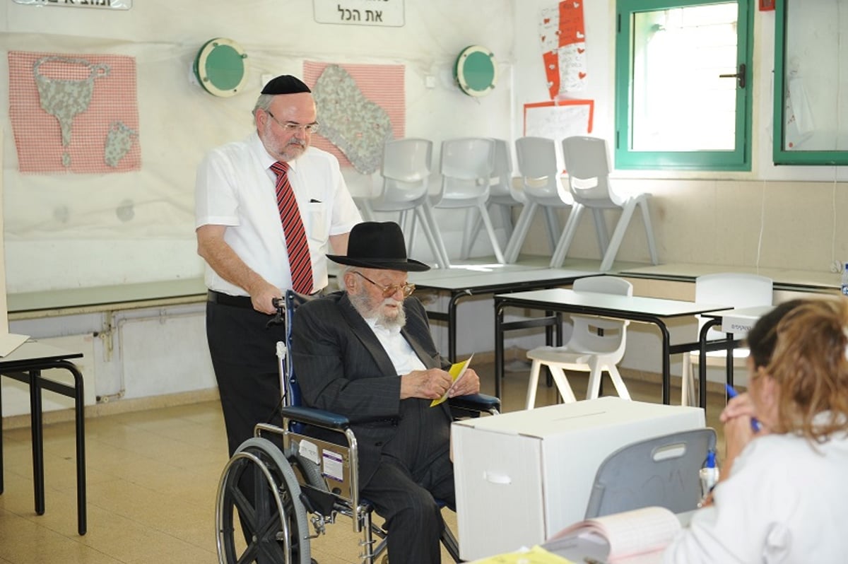 חנוך ורדיגר הצביע עם אביו: "זוהי הצבעה גורלית" • צפו