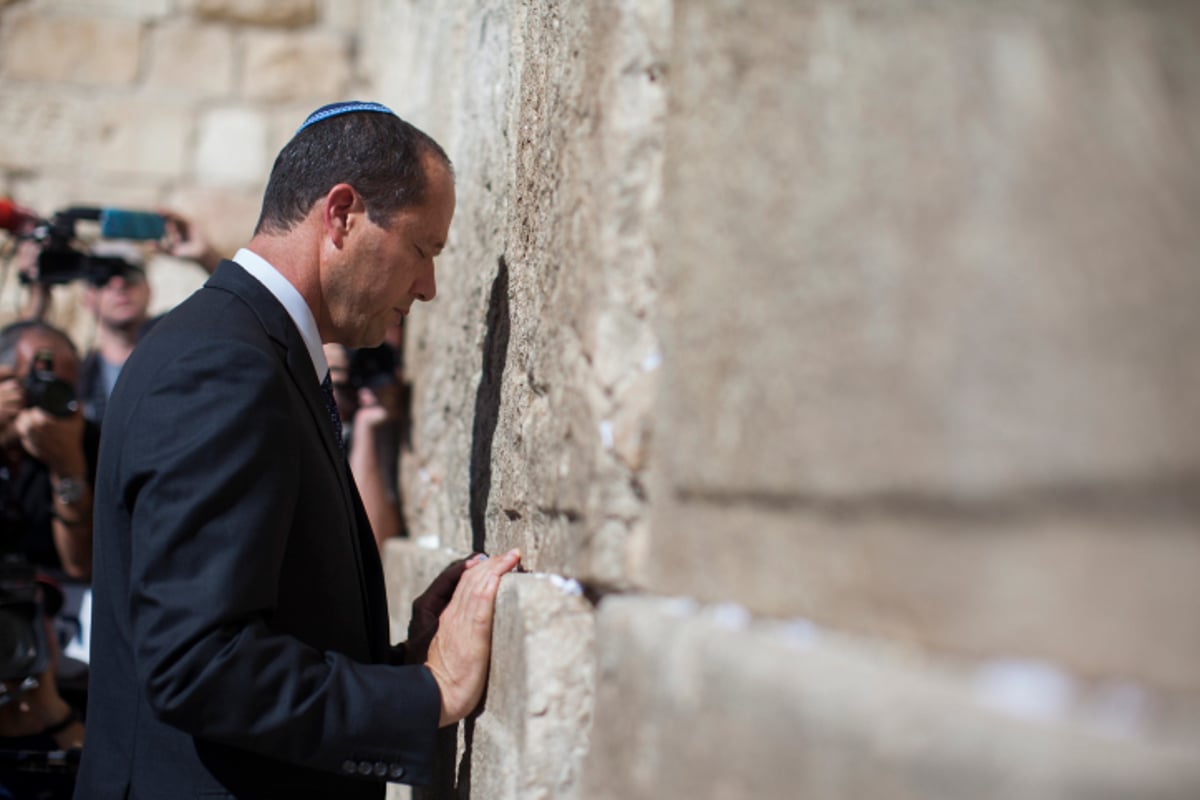 לאחר ניצחונו: ברקת התפלל בכותל