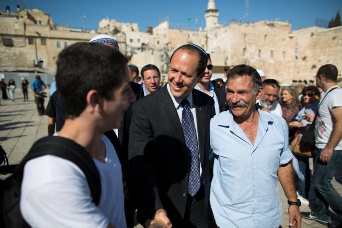 לאחר ניצחונו: ברקת התפלל בכותל