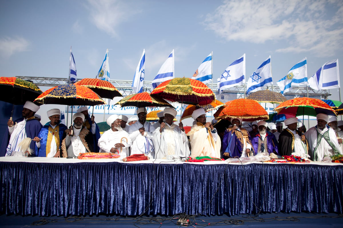 חג הסיגד: אלפים מיוצאי אתיופיה התפללו ב'ארמון הנציב'