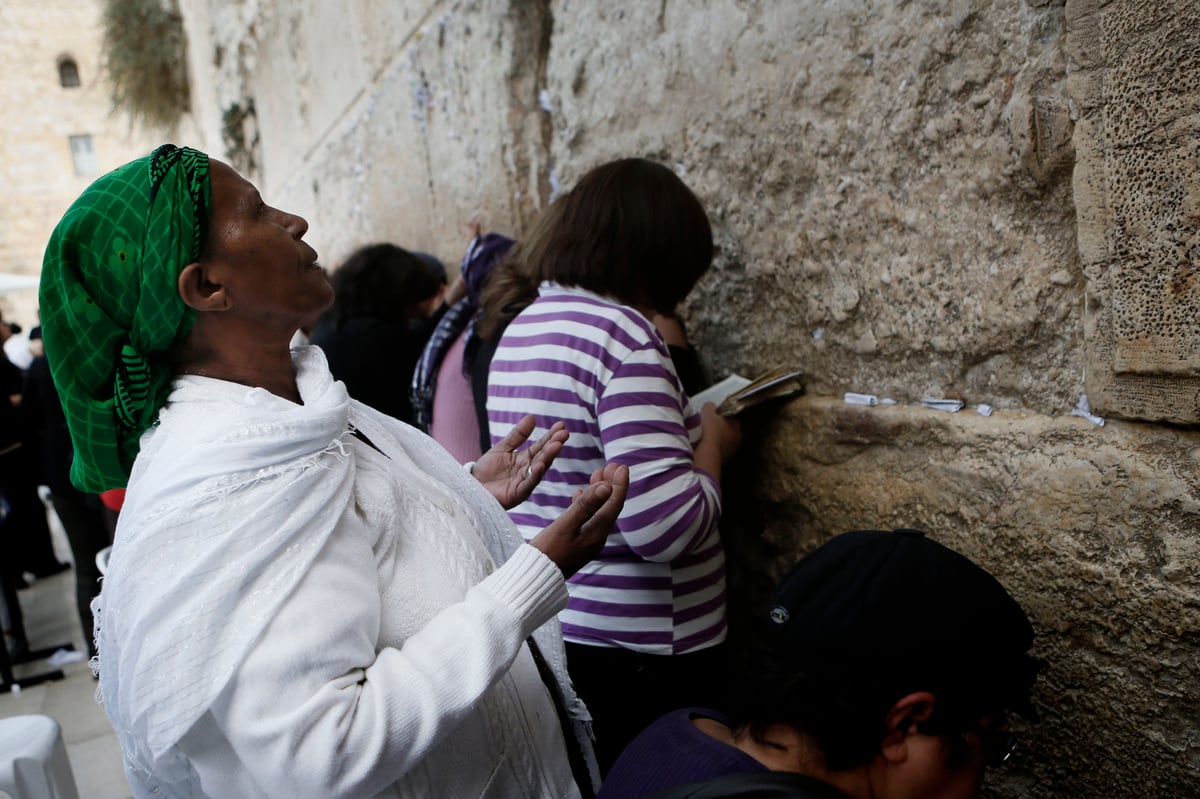 חג הסיגד: אלפים מיוצאי אתיופיה התפללו ב'ארמון הנציב'