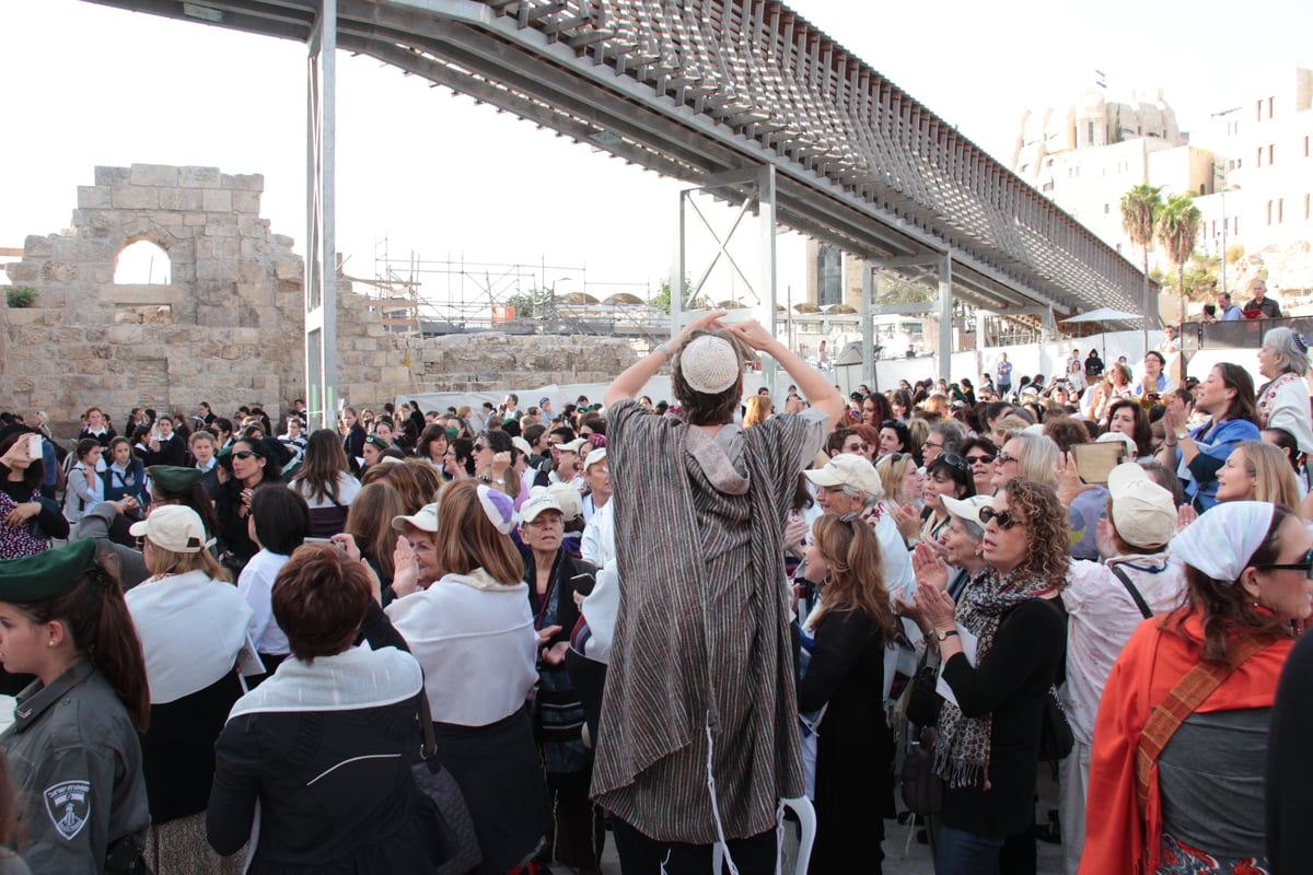 'נשות הכותל' הקדימו את בואן והשתלטו על הרחבה