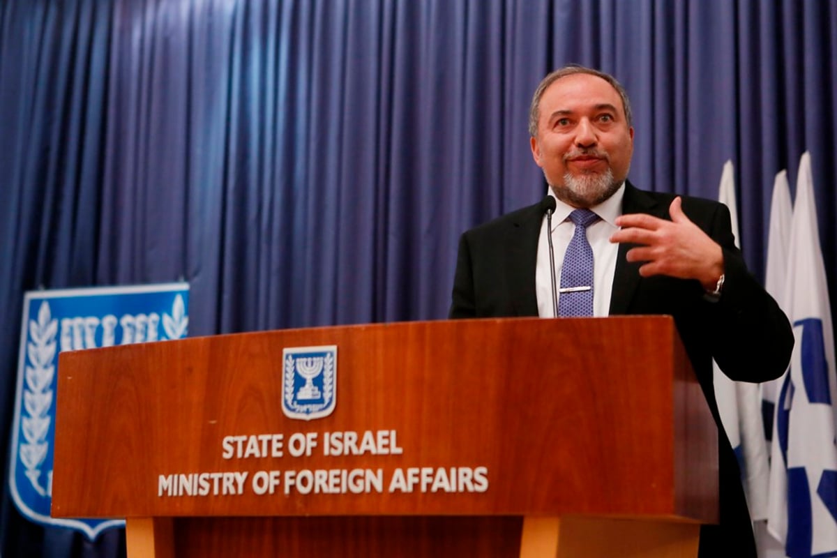 ליברמן שב למשרד החוץ: "מצאתי את המשרד בדיוק כמו שהשארתי"