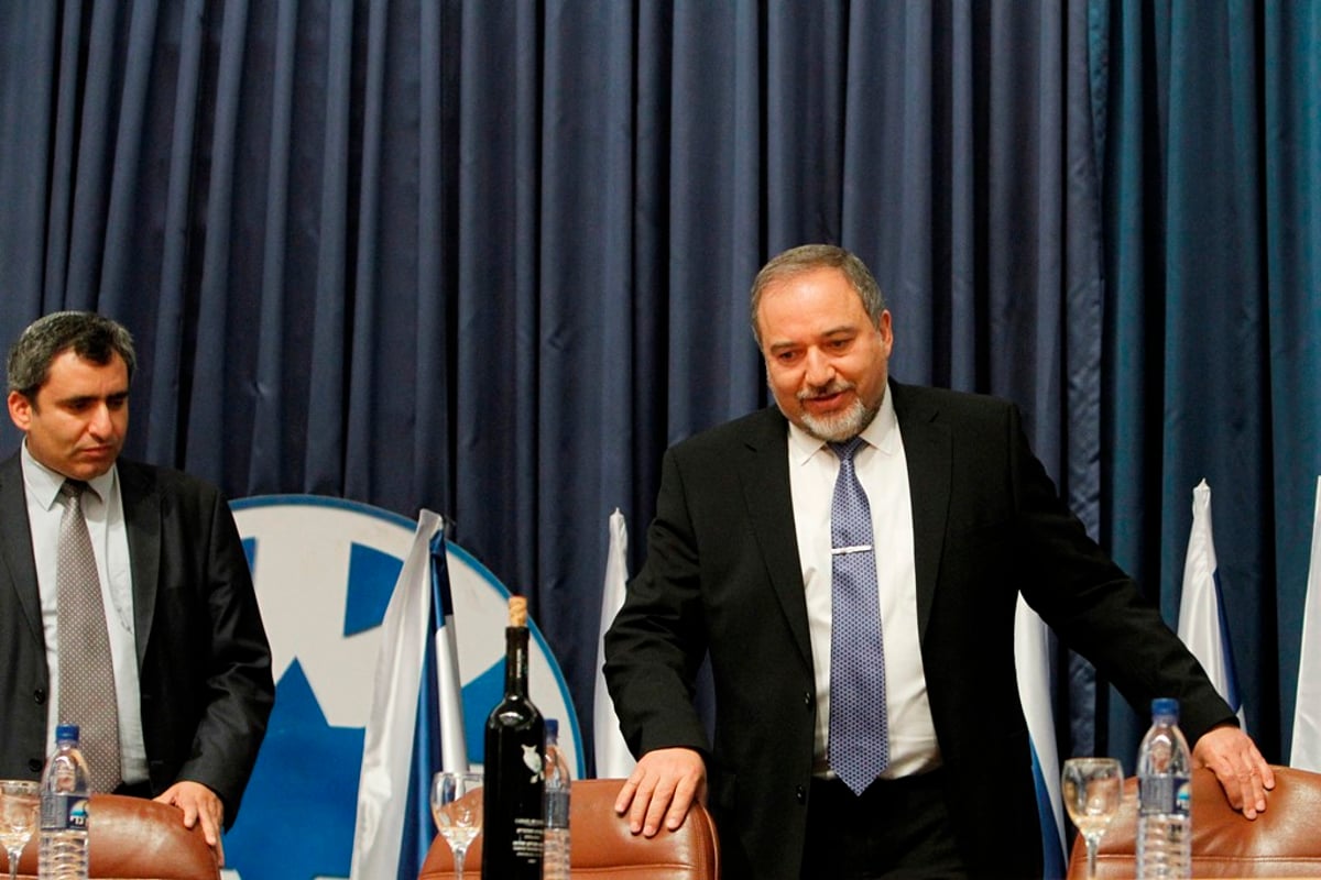 ליברמן שב למשרד החוץ: "מצאתי את המשרד בדיוק כמו שהשארתי"
