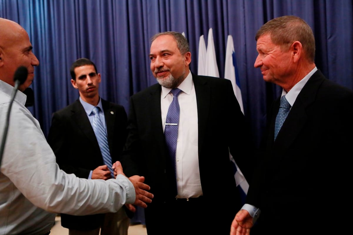 ליברמן שב למשרד החוץ: "מצאתי את המשרד בדיוק כמו שהשארתי"