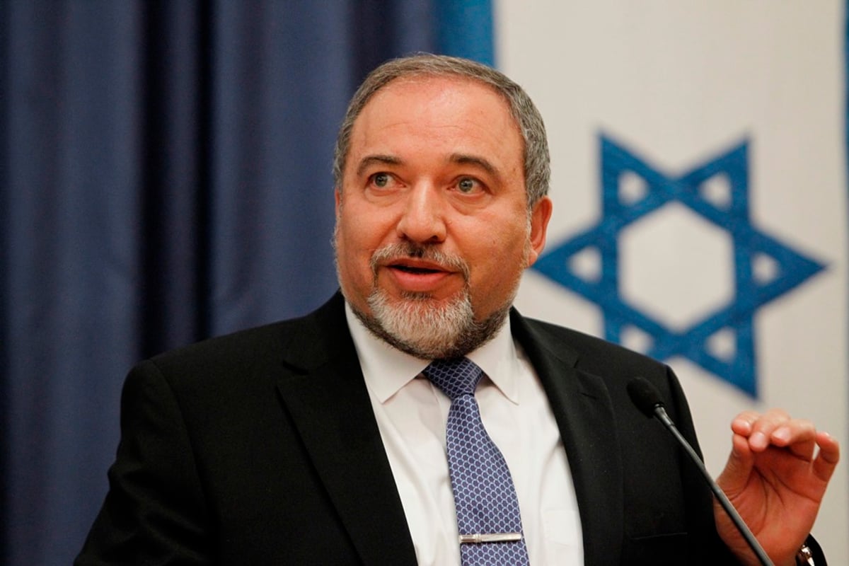 ליברמן שב למשרד החוץ: "מצאתי את המשרד בדיוק כמו שהשארתי"