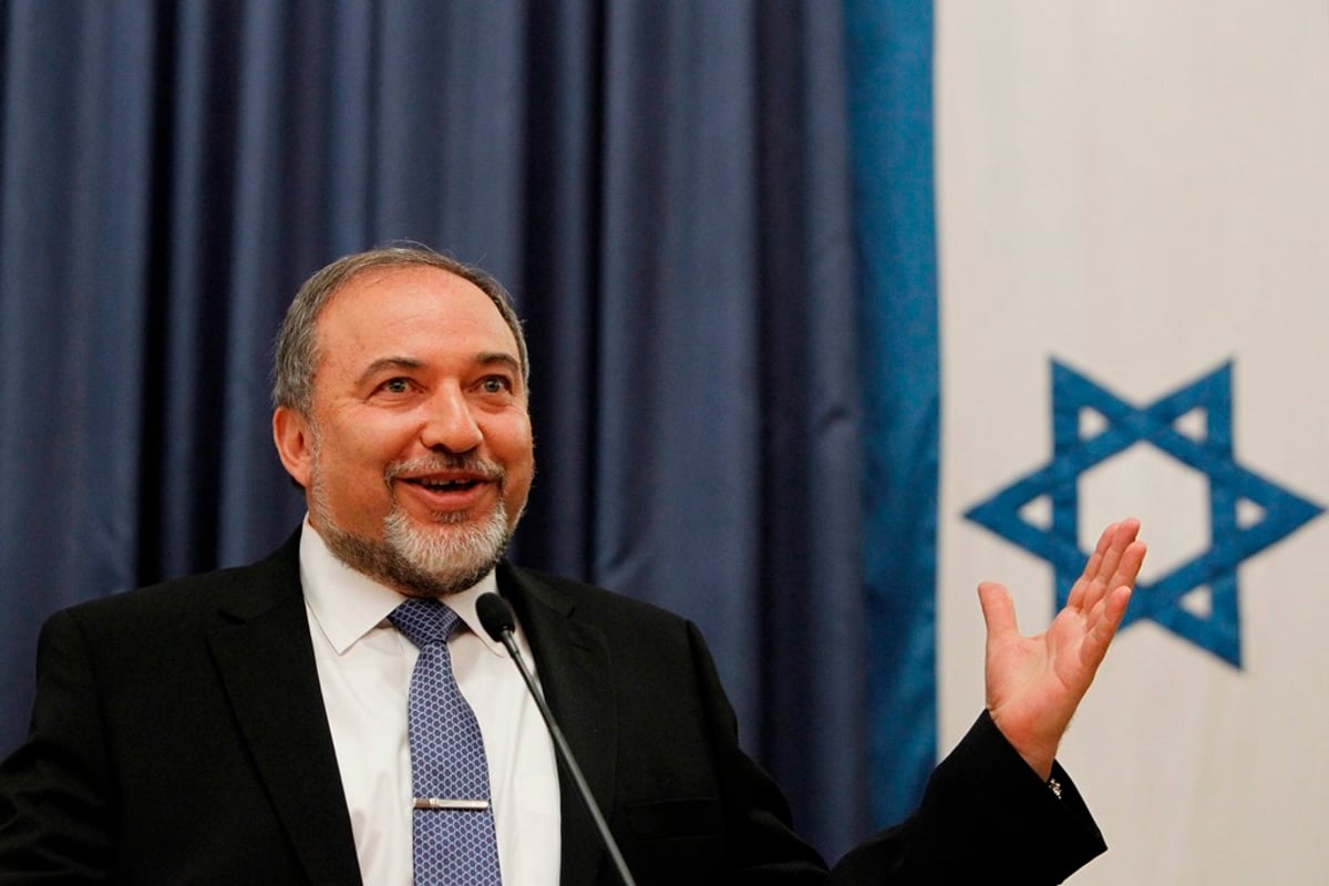 ליברמן שב למשרד החוץ: "מצאתי את המשרד בדיוק כמו שהשארתי"