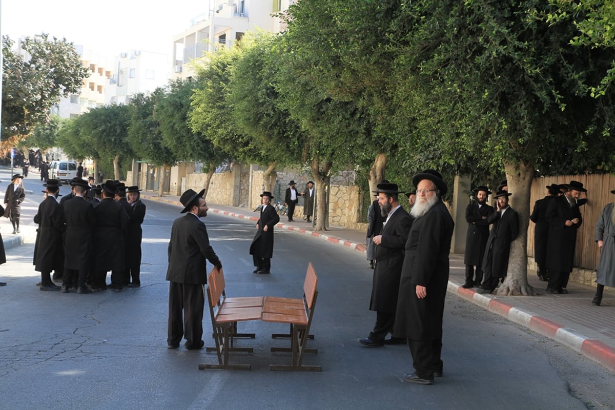 תיעוד דומע: אלפים ליוו למנוחות את הרב אלתר קויפמן ז"ל