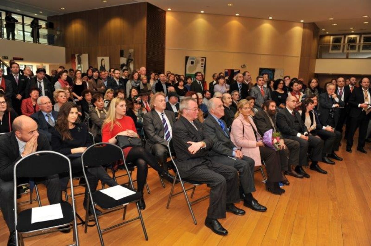 קתרין אשטון במסיבת חנוכה: "החג האהוב עליי"