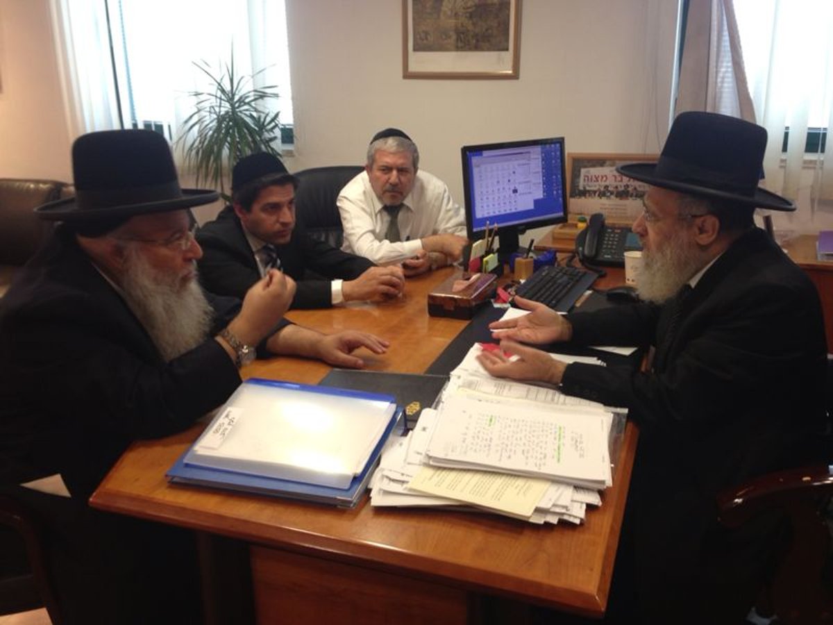 רבי בניהו שמואלי מזמין את הראשל"צ