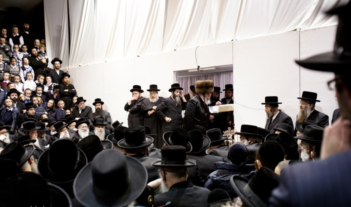 תיעוד: הרבי מויז'ניץ בהדלקת נרות חנוכה בלונדון