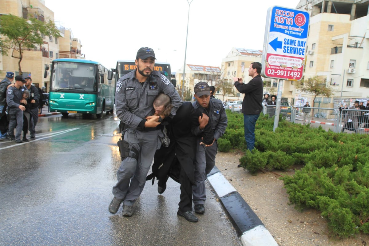 גשם ו"גיוועלד" • תיעוד מסכם מההפגנה נגד מעצר תלמידי הישיבה