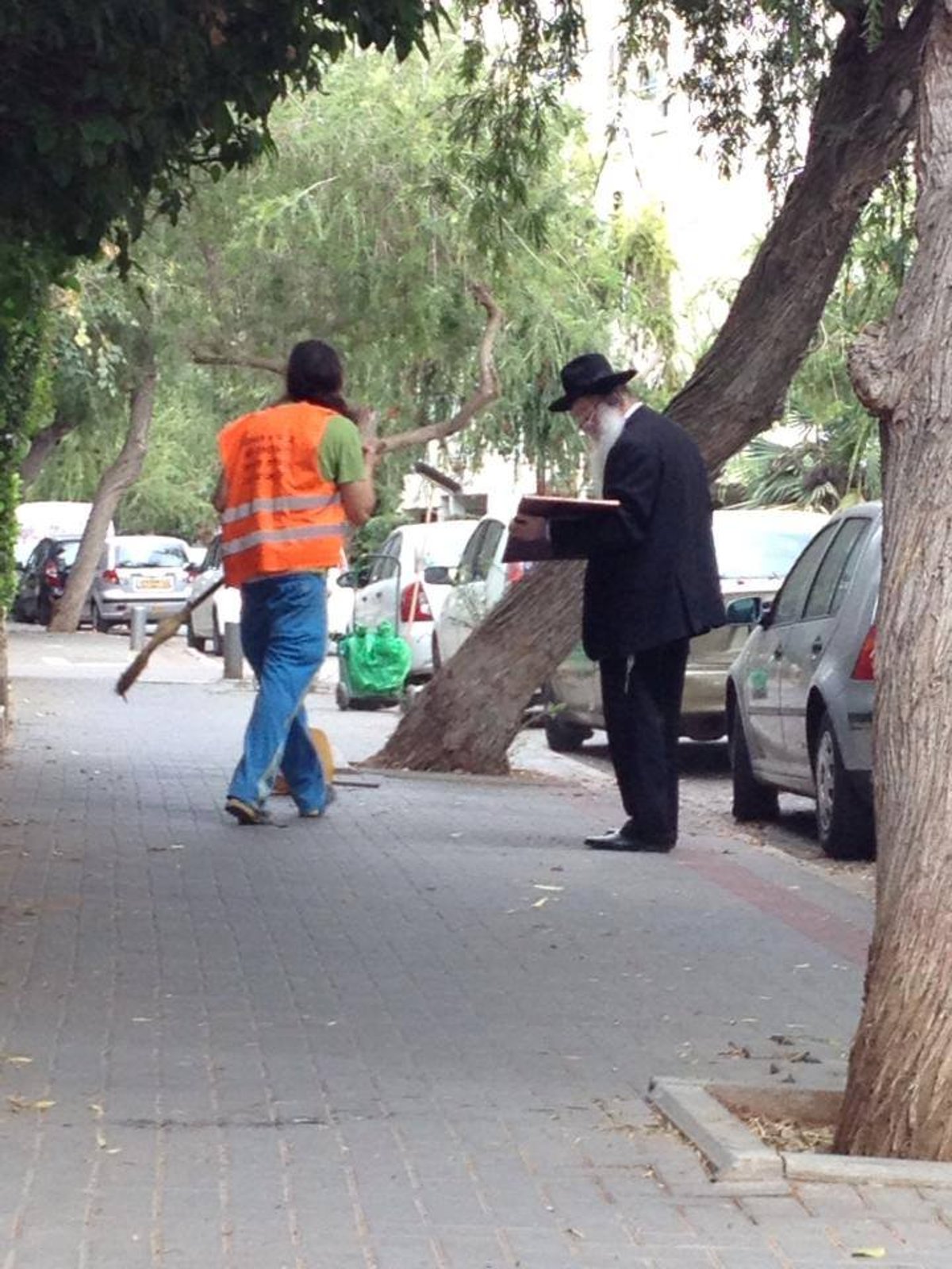 חיובי ברשת: החברותא של החרדי ומנקה הרחובות