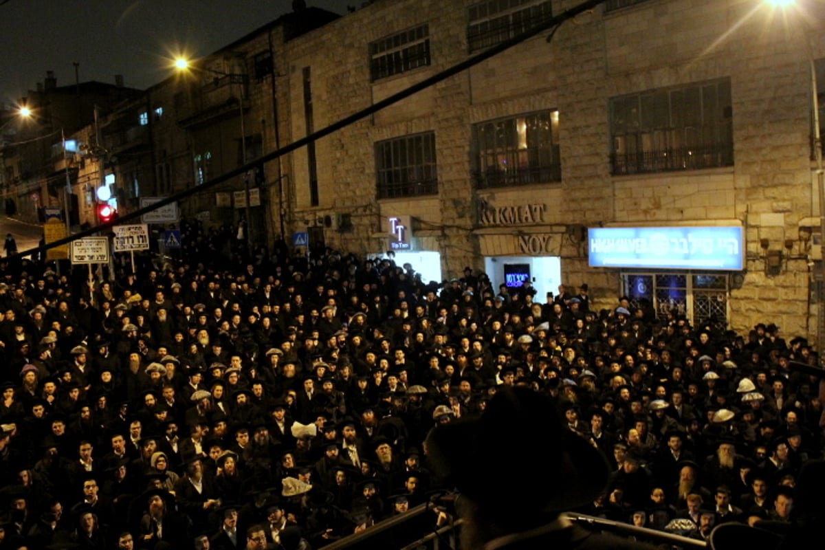 פרשים, אלות ומכת"ז נגד המפגינים הנחושים • צפו