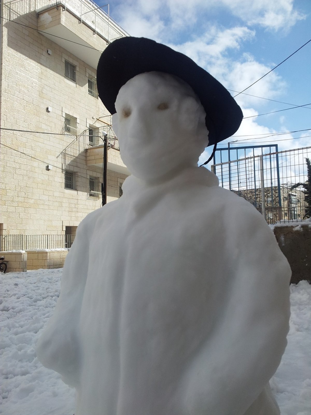 הבובות והשלג • התמונות הכי יפות של גולשי "כיכר השבת"