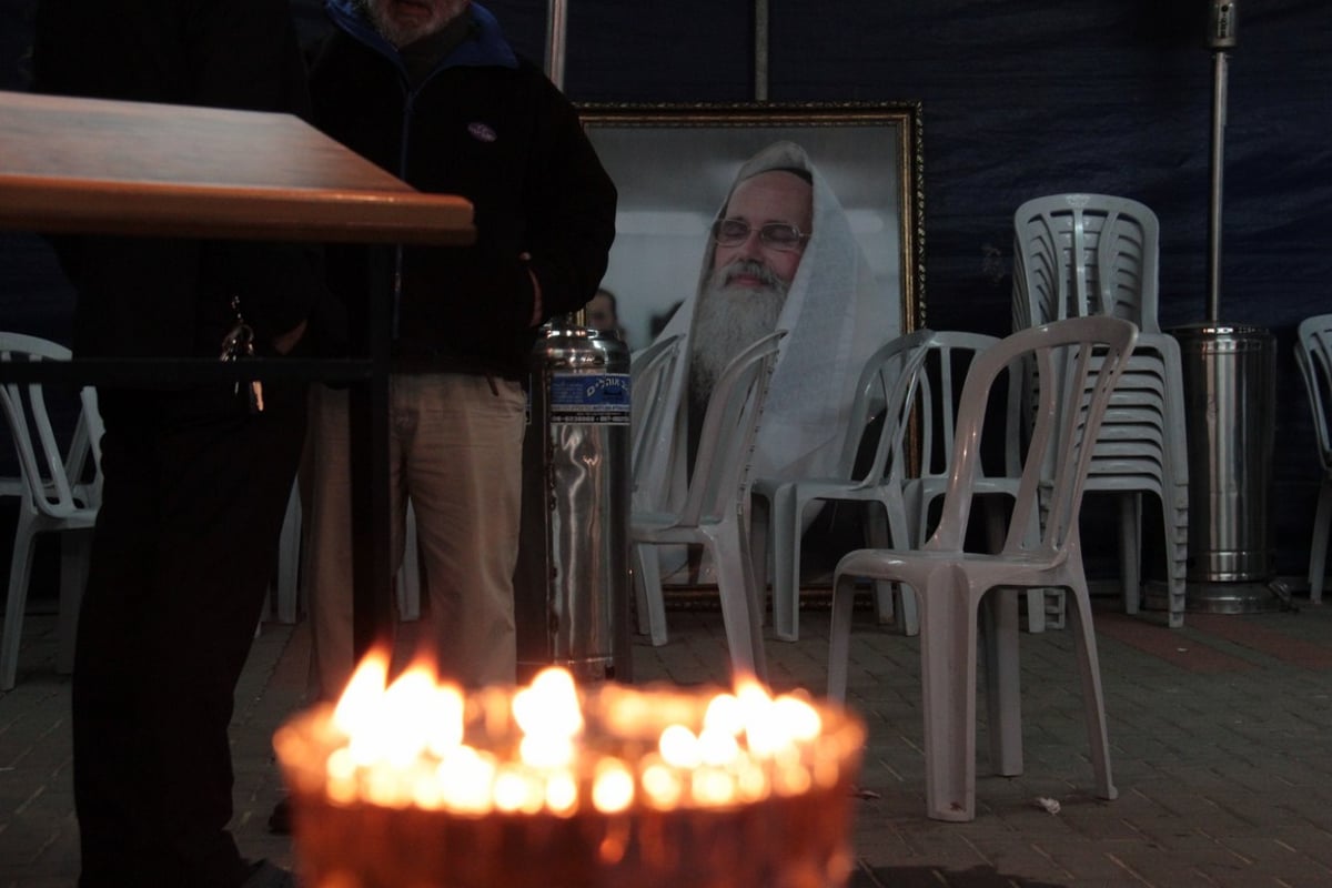 צפו: ניחום אבלים בבית הרב בנימין בצרי זצוק"ל