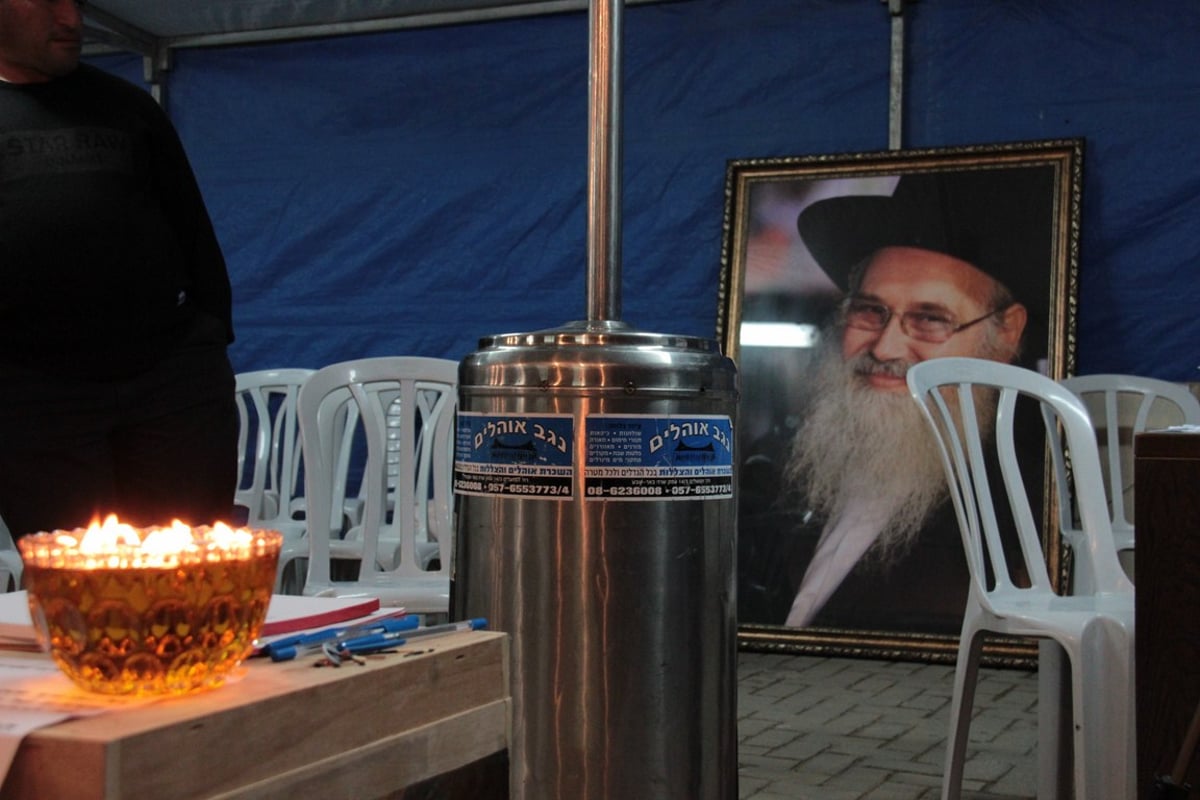 צפו: ניחום אבלים בבית הרב בנימין בצרי זצוק"ל