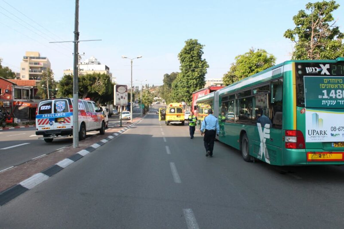 רחובות: 20 פצועים בתאונה בין אוטובוס למשאית