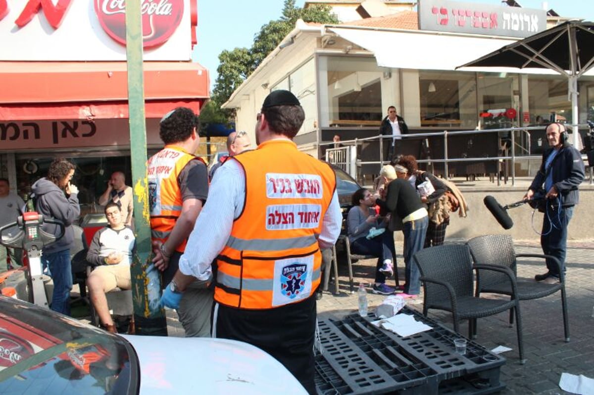 רחובות: 20 פצועים בתאונה בין אוטובוס למשאית