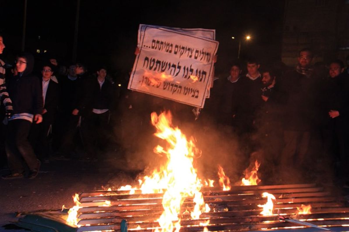 תיעוד: מאות הפגינו נגד סגירת בית העלמין סנהדריה