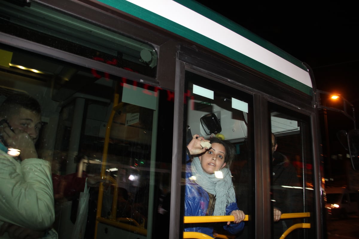 המצור על ציון הגר"ע יוסף: כך נבלמו המתפללים  • צפו