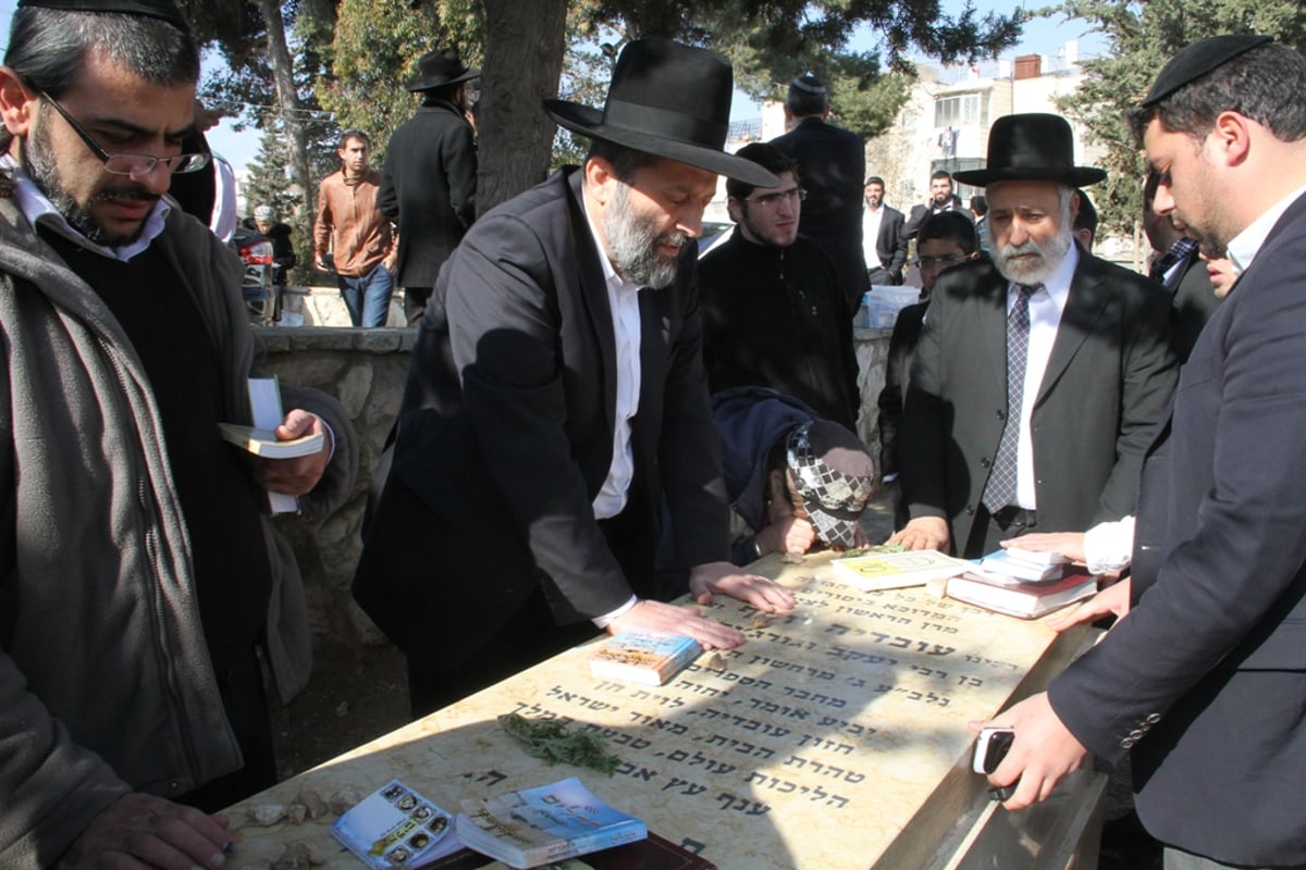 נכנעו למחאה: ציון הגר"ע יישאר פתוח בשעות הערב