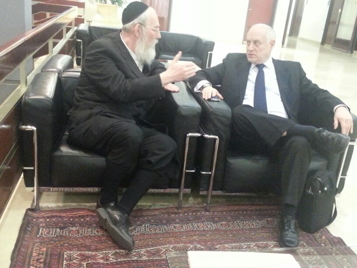 מלקולם הולנליין למרן הרב שטיינמן: לא היה תועלת במסע המועצת