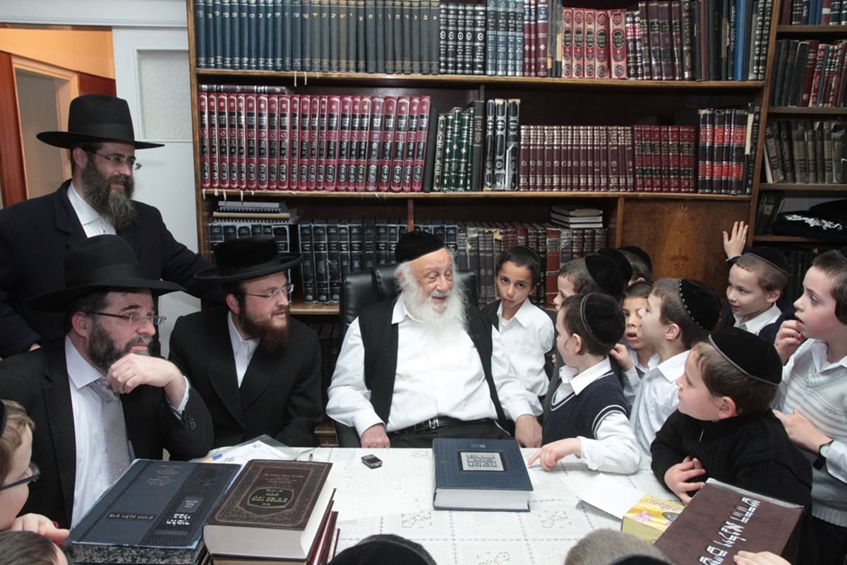 מבית שמש לבתי גדולי ישראל  בבני-ברק • תיעוד