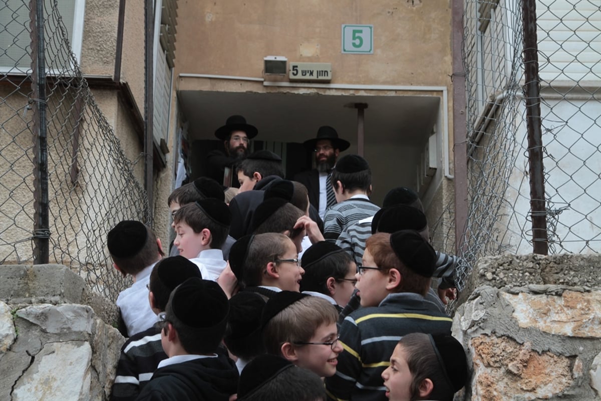 מבית שמש לבתי גדולי ישראל  בבני-ברק • תיעוד