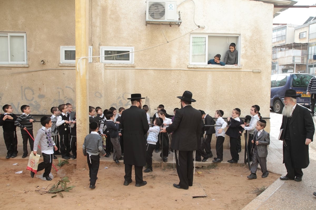 מבית שמש לבתי גדולי ישראל  בבני-ברק • תיעוד