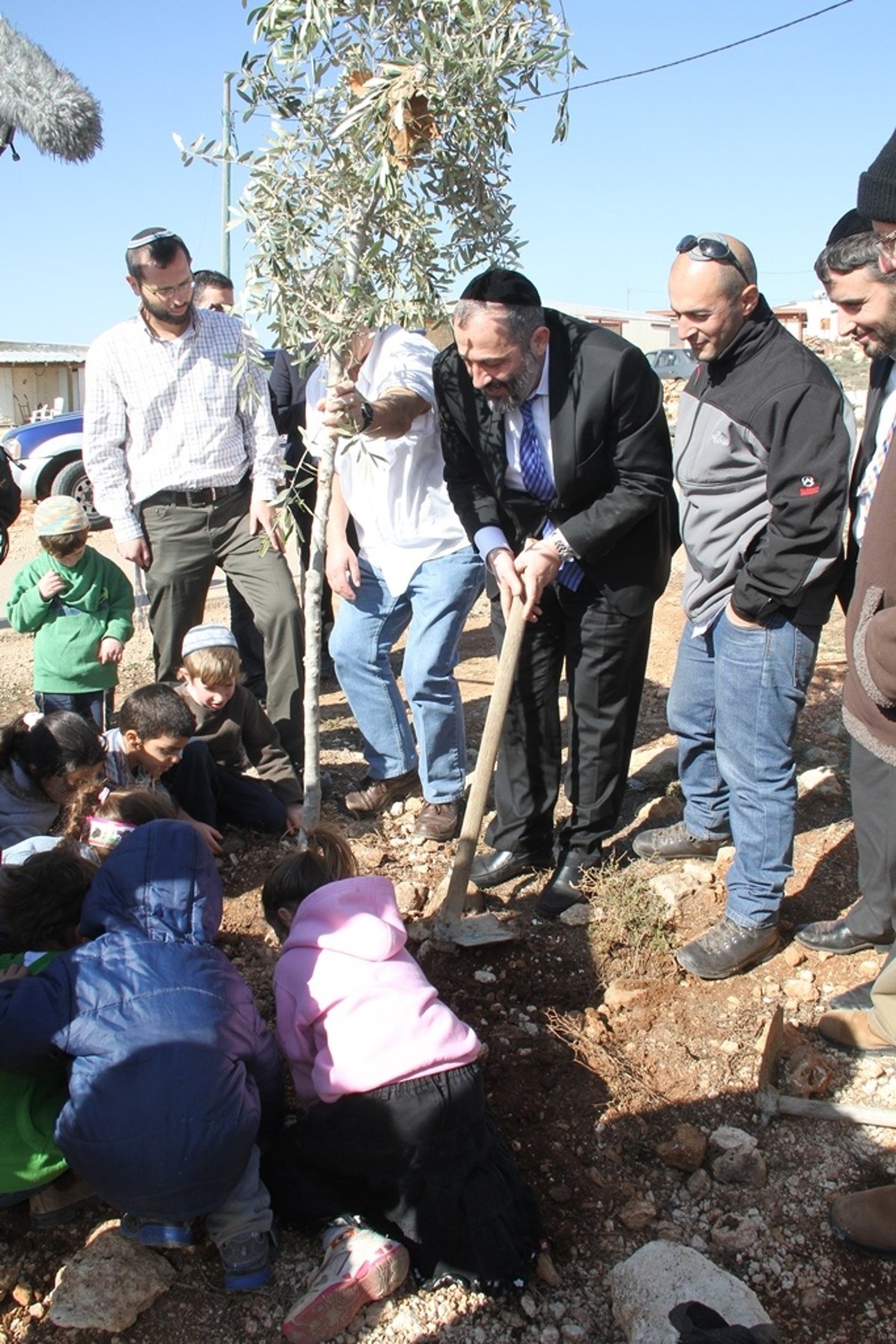 דרעי ביקר אצל המתנחלים בשומרון: "זו הארץ שלנו"