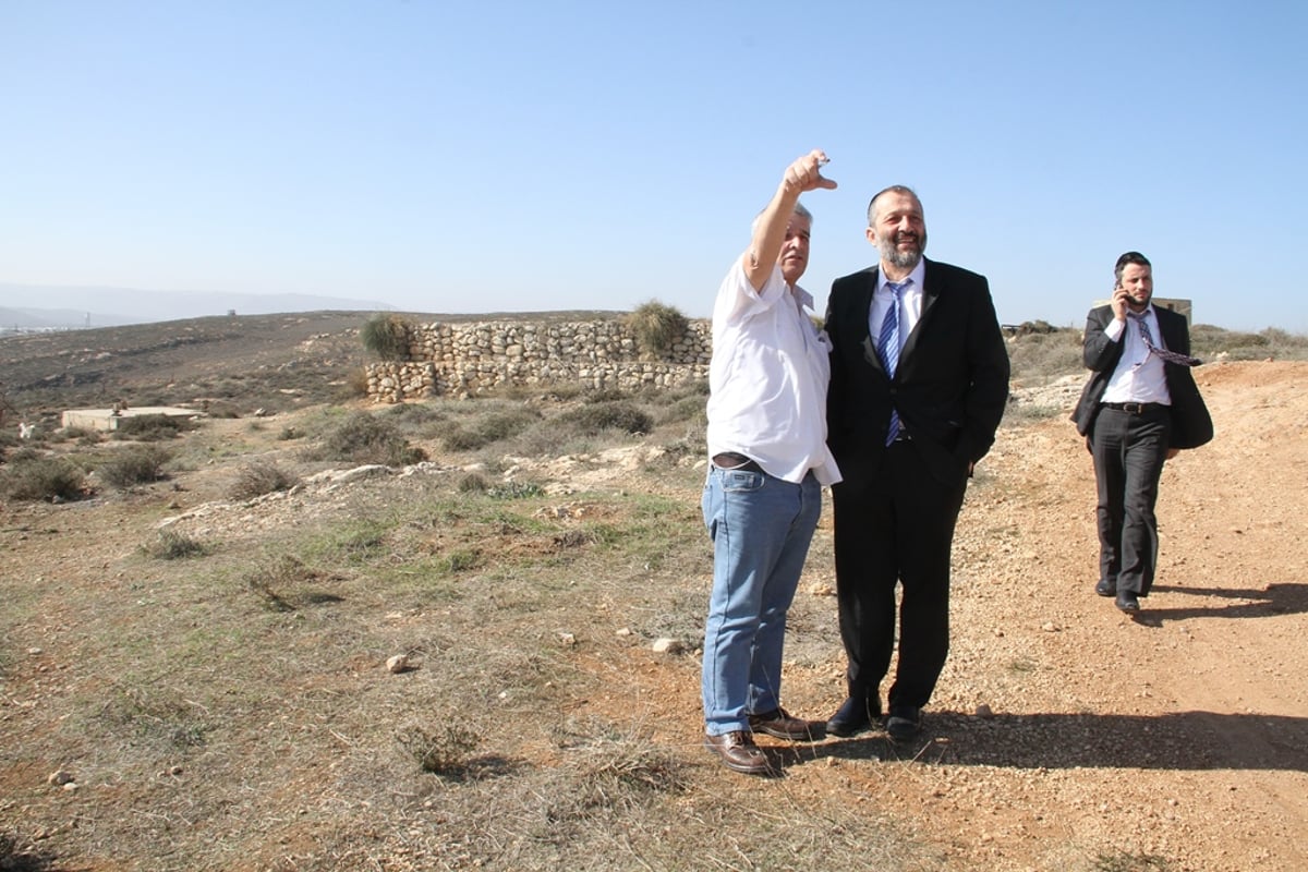 דרעי ביקר אצל המתנחלים בשומרון: "זו הארץ שלנו"