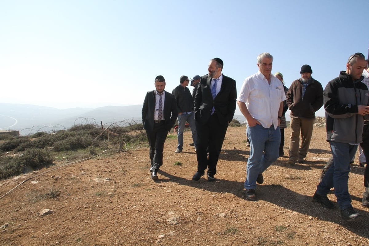 דרעי ביקר אצל המתנחלים בשומרון: "זו הארץ שלנו"