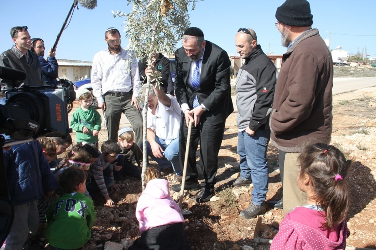 דרעי ביקר אצל המתנחלים בשומרון: "זו הארץ שלנו"