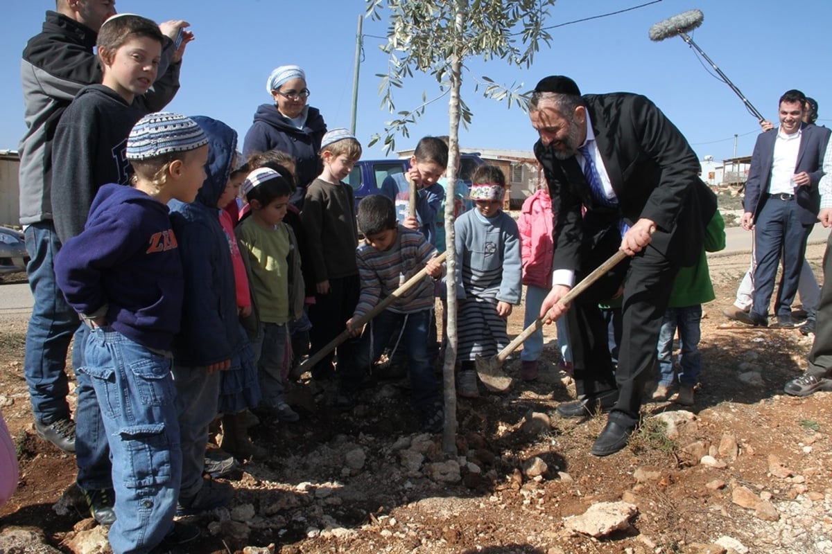 דרעי ביקר אצל המתנחלים בשומרון: "זו הארץ שלנו"