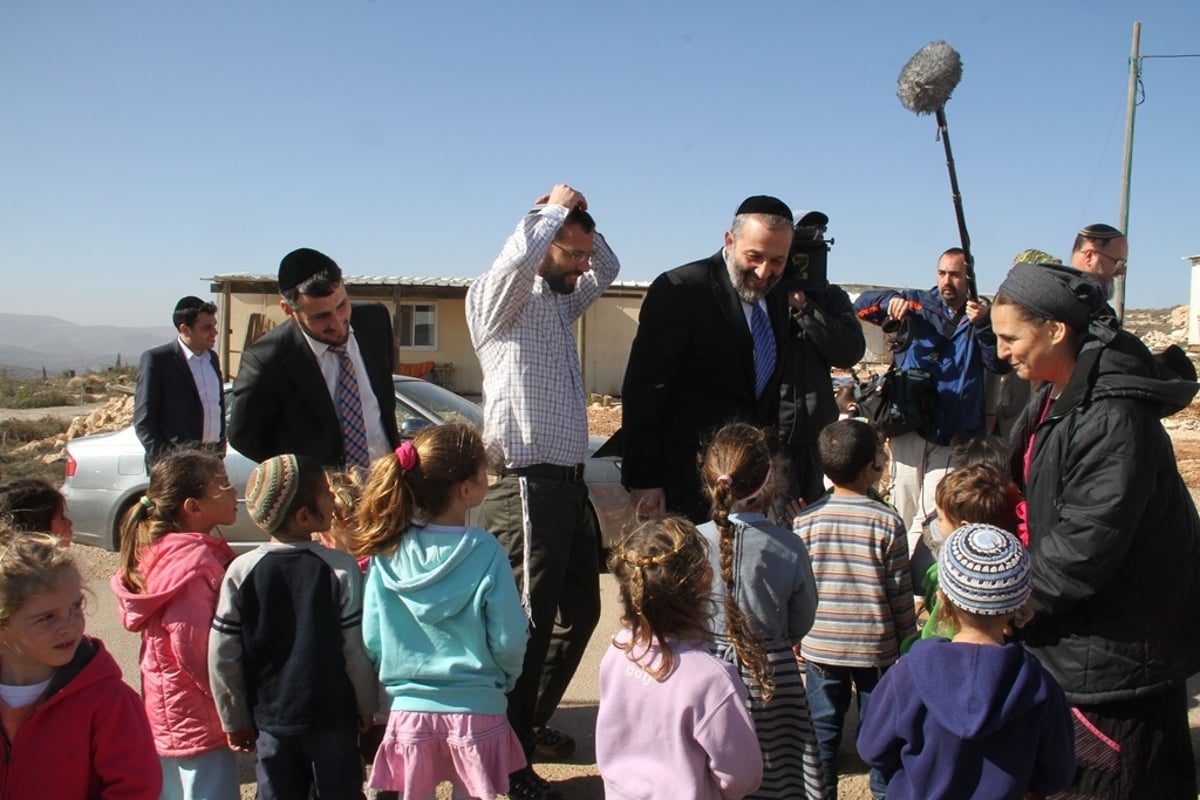 דרעי ביקר אצל המתנחלים בשומרון: "זו הארץ שלנו"