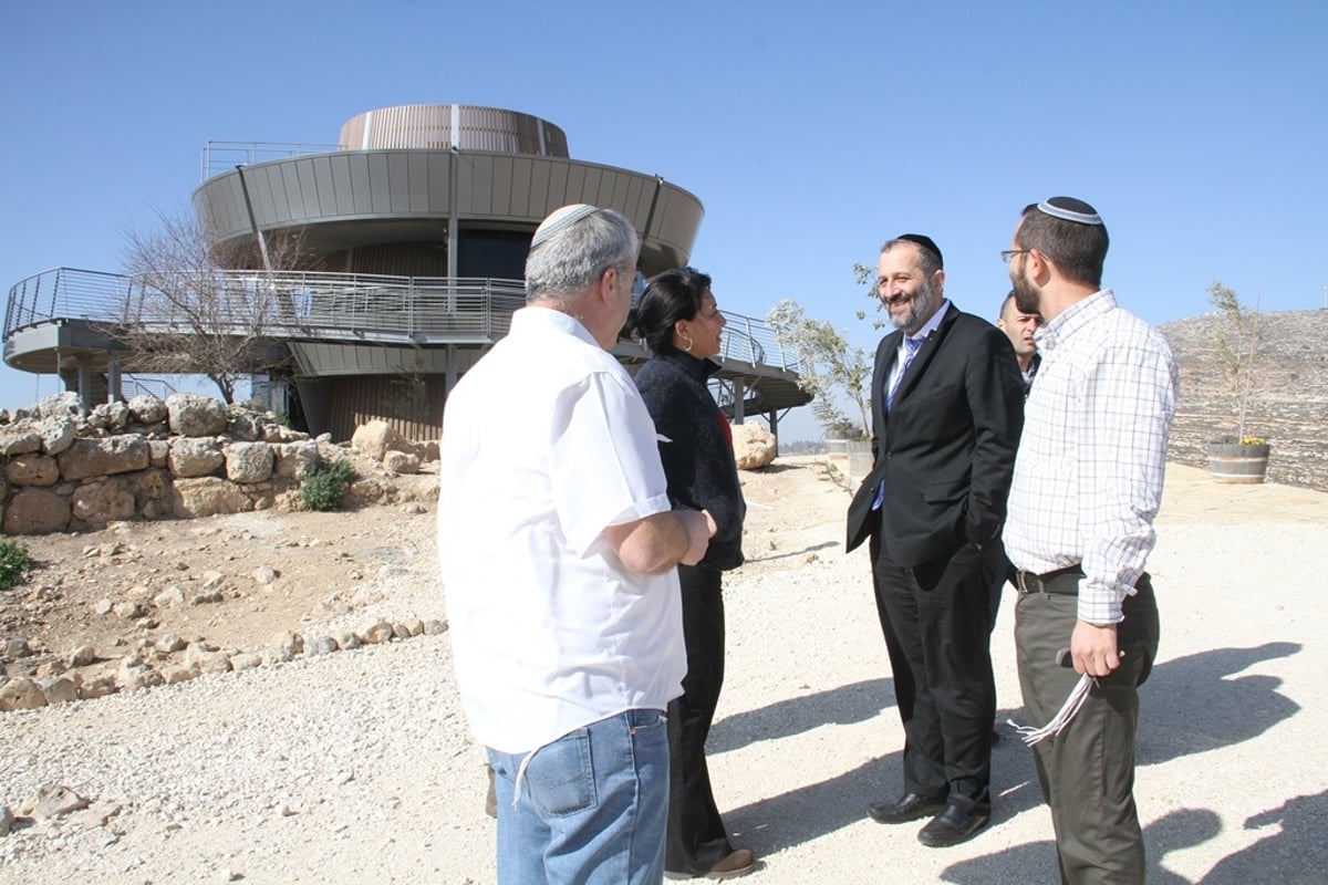 דרעי ביקר אצל המתנחלים בשומרון: "זו הארץ שלנו"