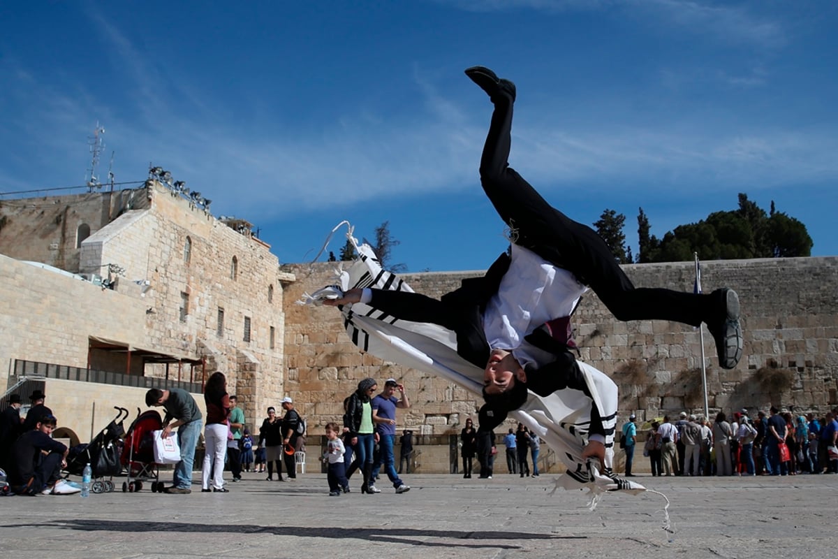 תמונות: אומנות לחימה ברזילאית בסמטאות ירושלים