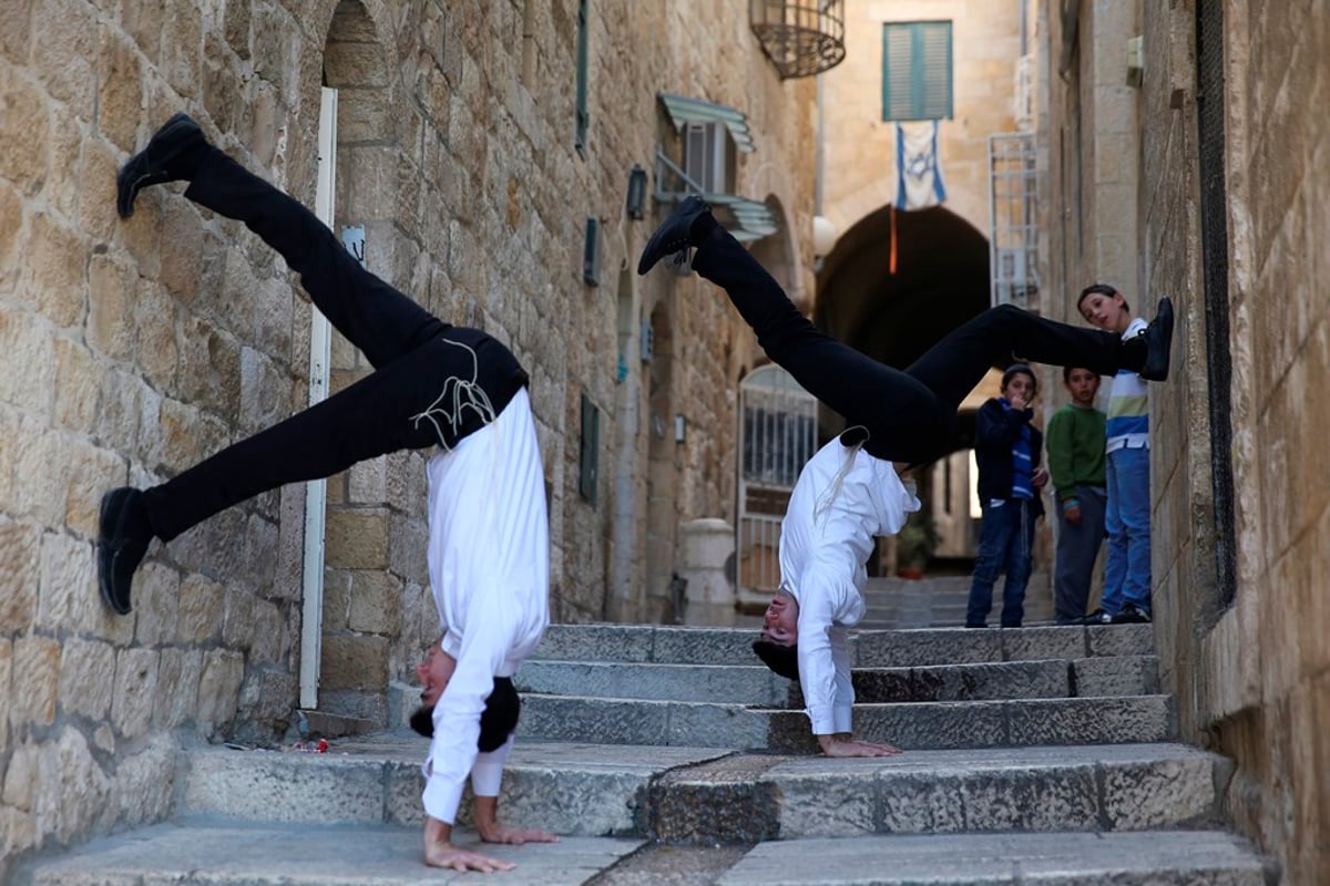 תמונות: אומנות לחימה ברזילאית בסמטאות ירושלים