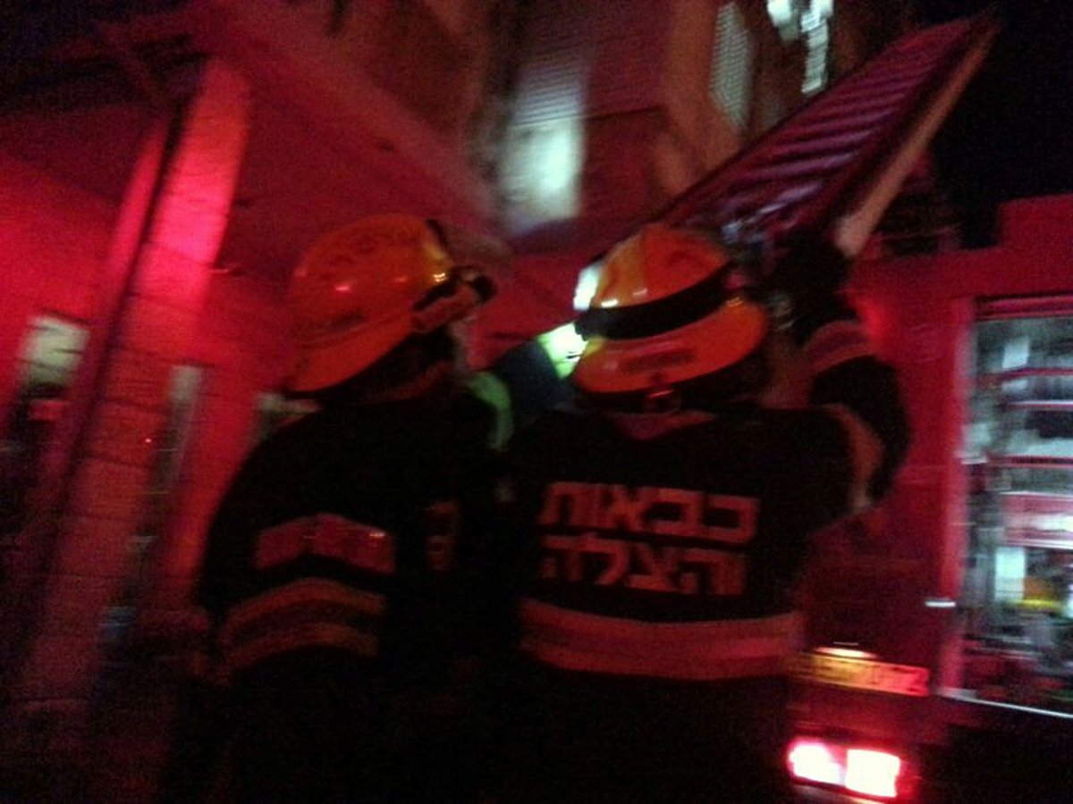 רחוב ז'בוטינסקי בבני ברק: שריפה פרצה בדירה, ילדה נפגעה בינוני