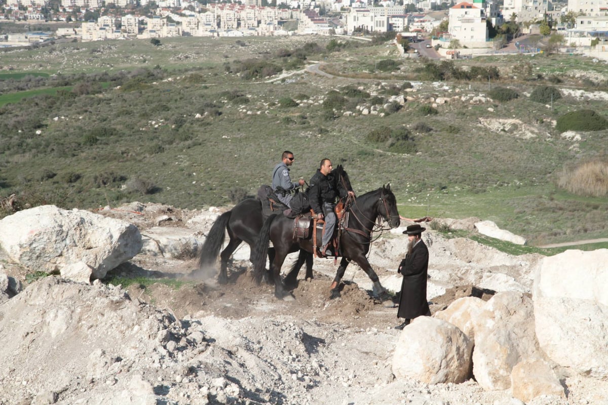 בית שמש: עשרות מחו על חילול קברים לטענתם במתחם גולובנציץ