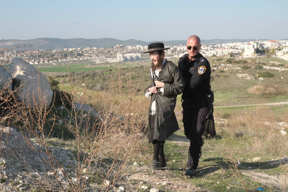 בית שמש: עשרות מחו על חילול קברים לטענתם במתחם גולובנציץ